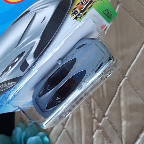 Hot Wheels Aston Martin V12 Speedster 2021 HW Exotics Collection - Picture 3 of 9